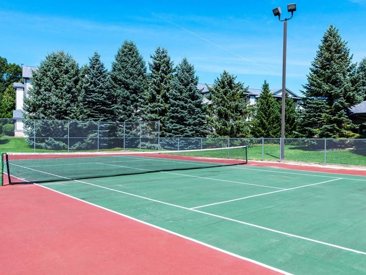apts in spring lake with tennis court